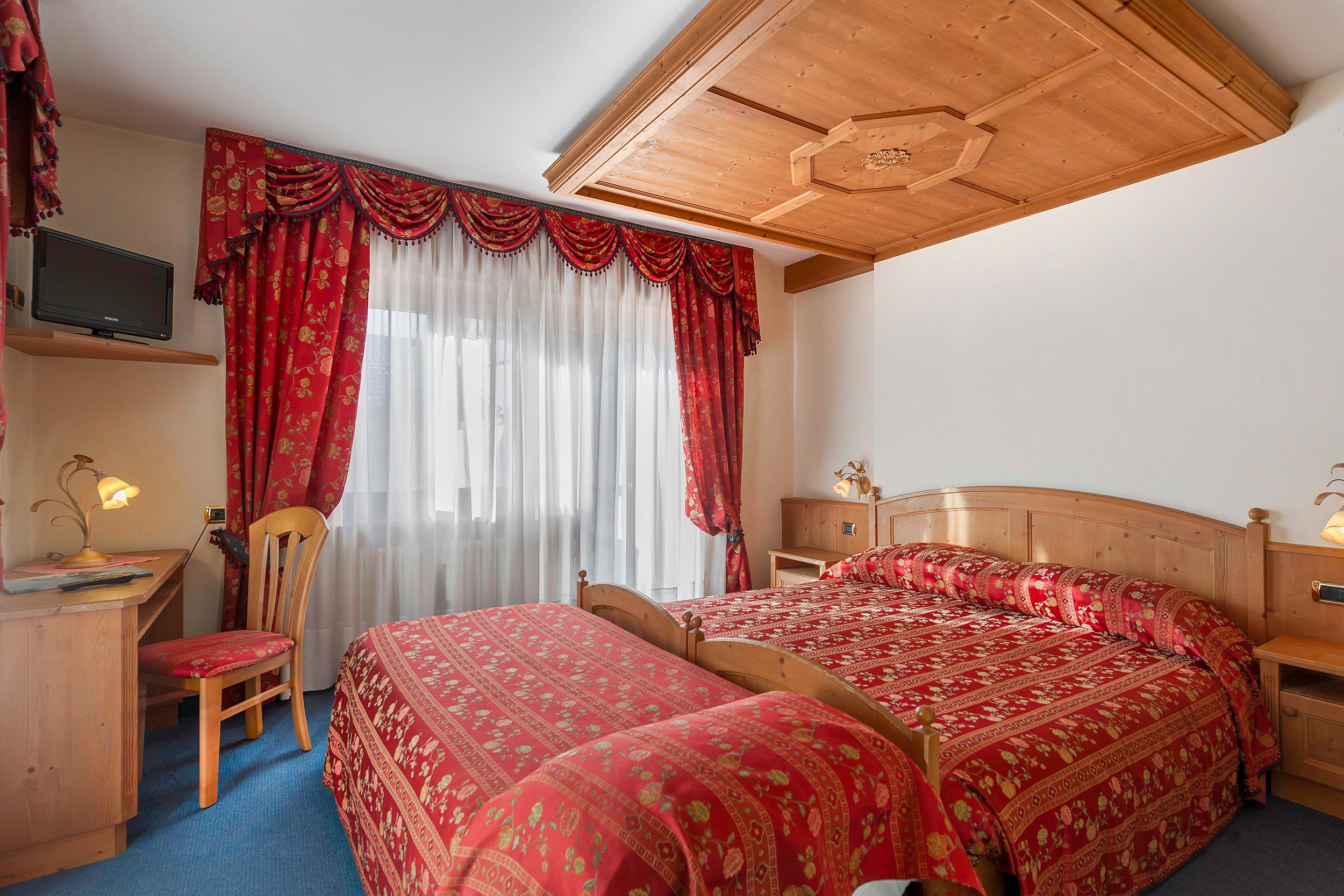 Family Hotel La Perla Fiera Di Primiero Esterno foto