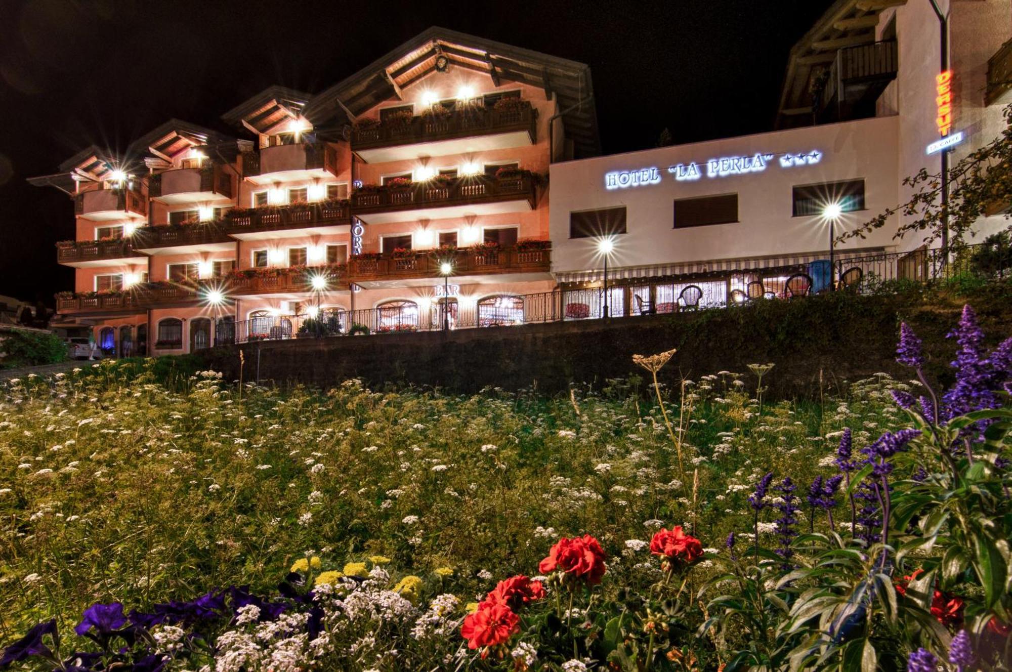 Family Hotel La Perla Fiera Di Primiero Esterno foto