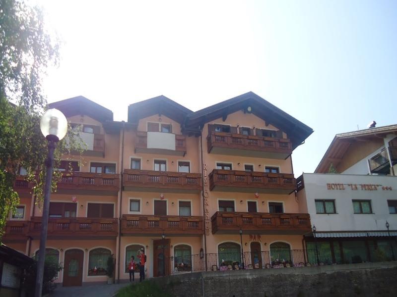 Family Hotel La Perla Fiera Di Primiero Esterno foto