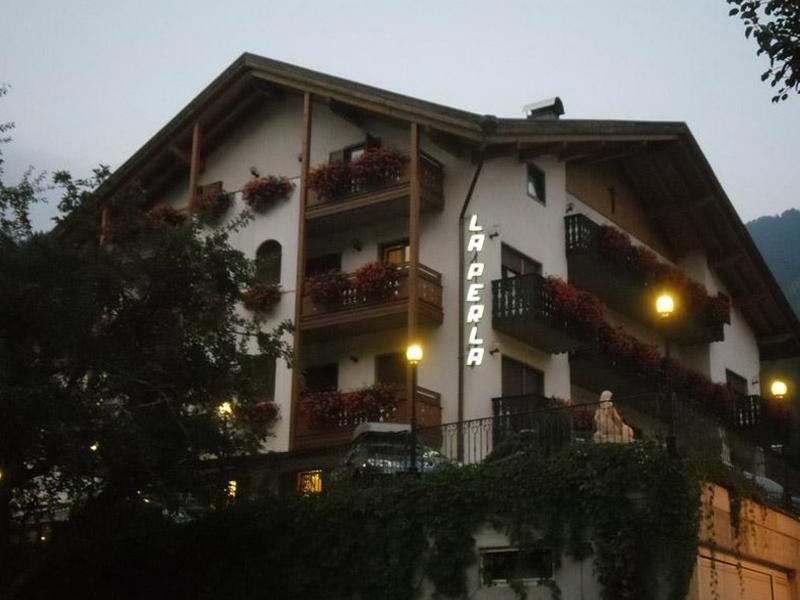 Family Hotel La Perla Fiera Di Primiero Esterno foto
