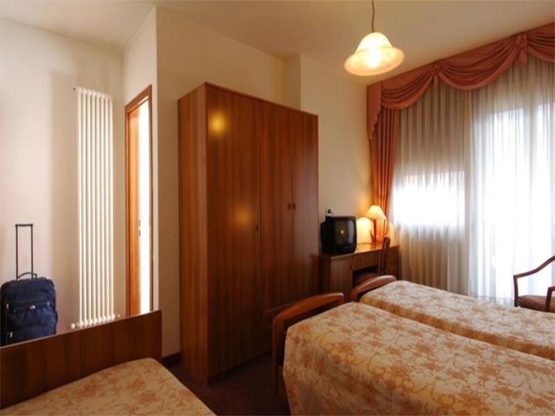 Family Hotel La Perla Fiera Di Primiero Esterno foto