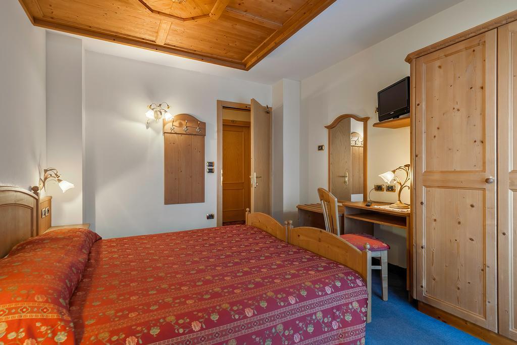 Family Hotel La Perla Fiera Di Primiero Esterno foto
