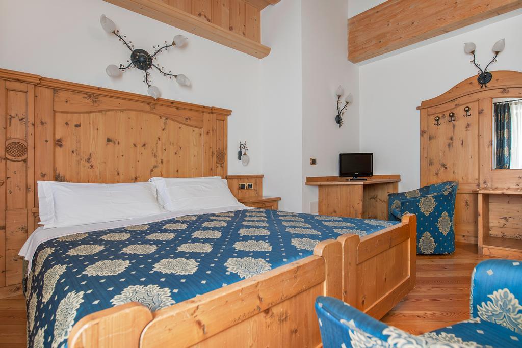 Family Hotel La Perla Fiera Di Primiero Esterno foto