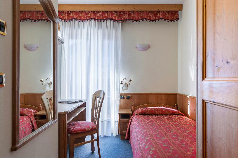 Family Hotel La Perla Fiera Di Primiero Esterno foto